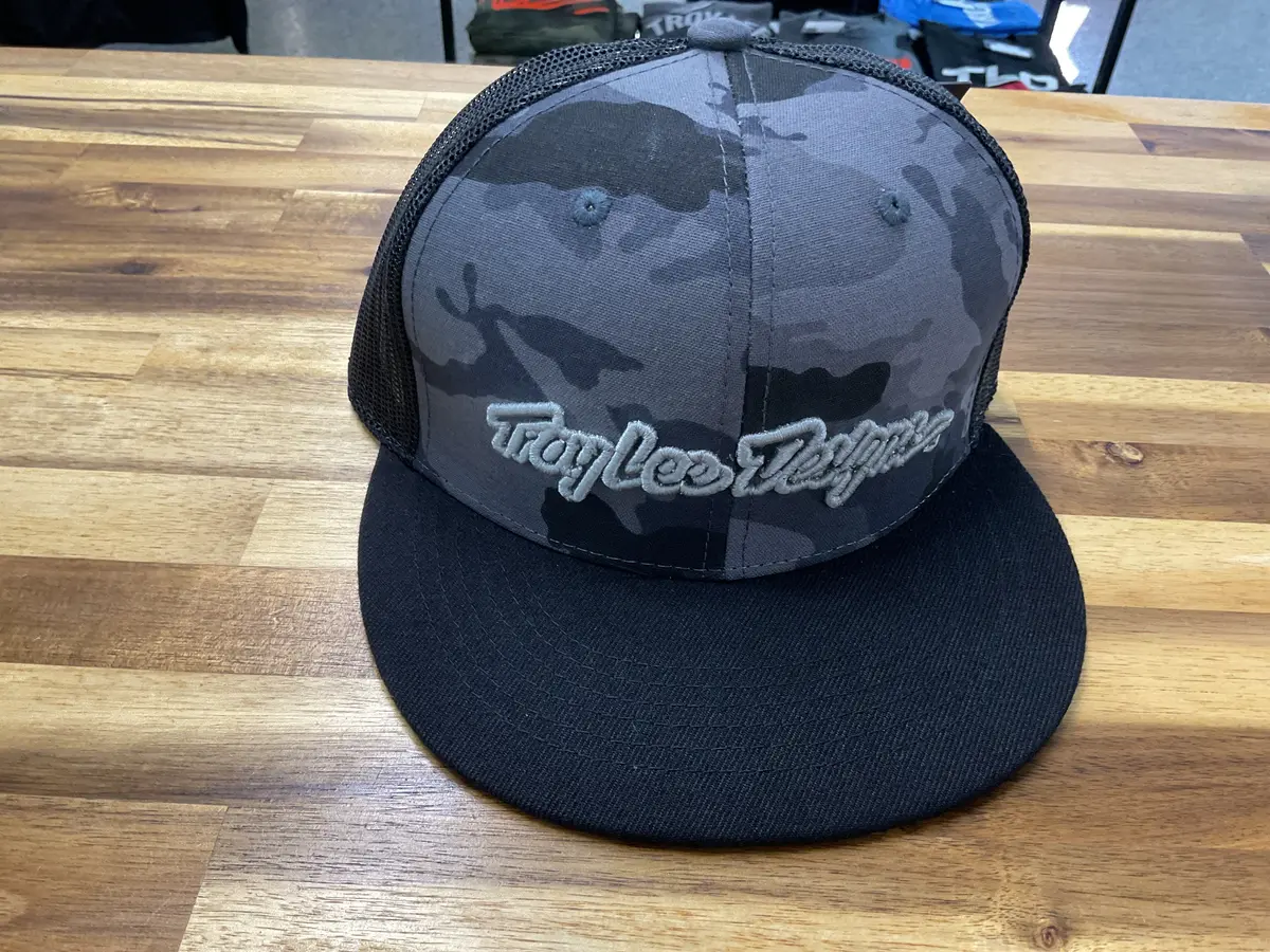 Snapback Signature Camo Hat; 1