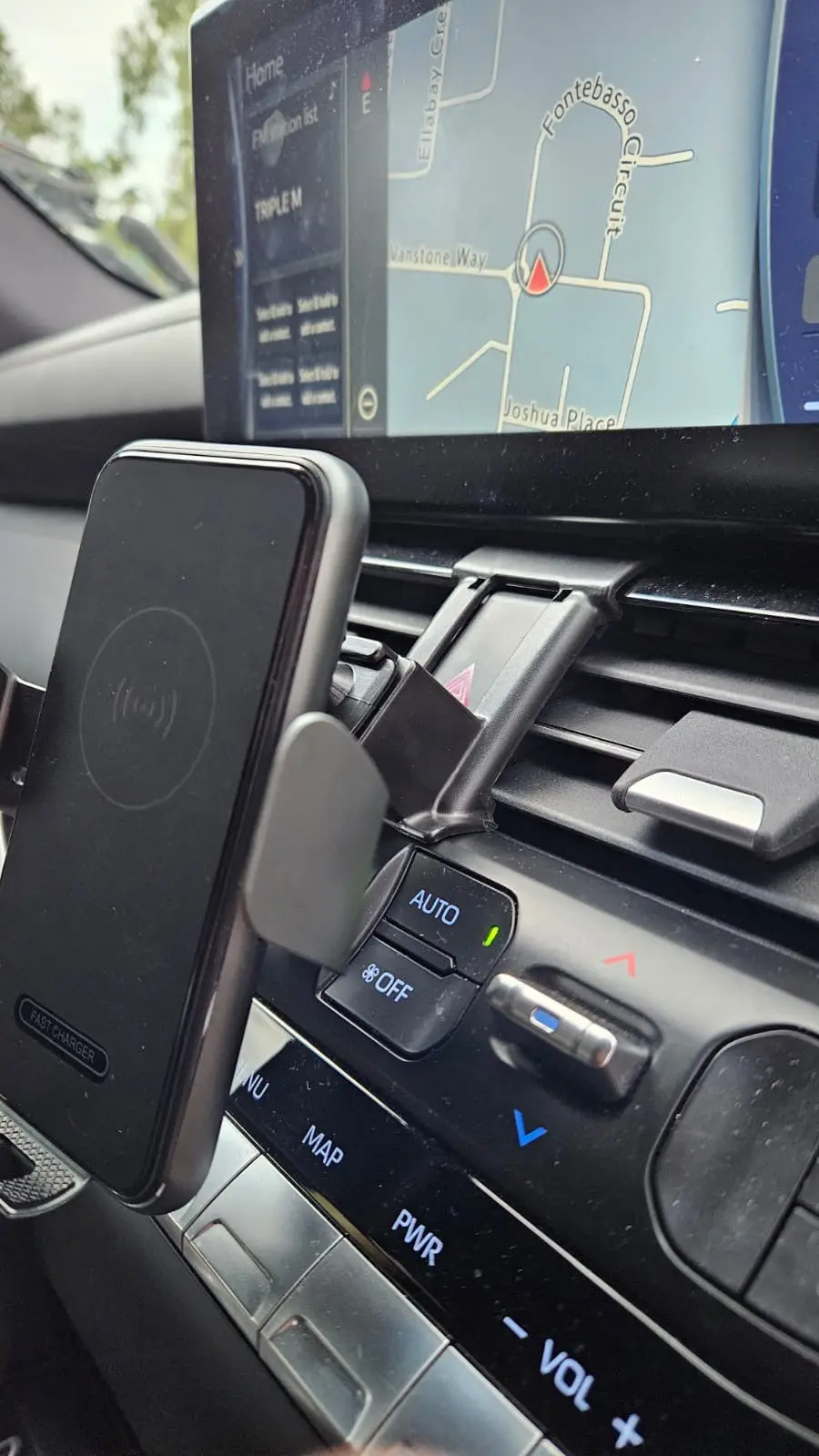 Phone Holder Mount To Suit 300 Series Landcruiser & Charger 1