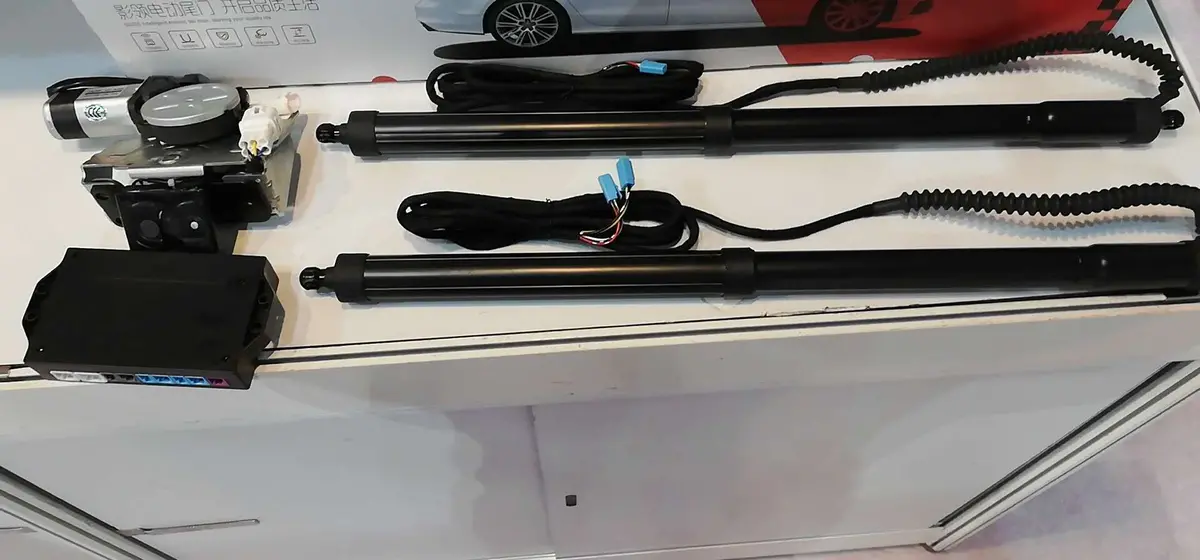 Automatic Tailgate Lifter To Suit Landcruiser 200 Series 1