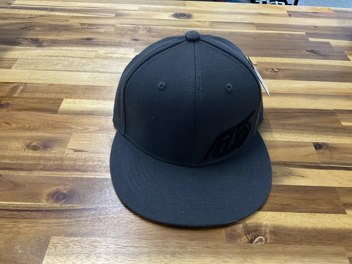 Snapback Crop Hat; Curved 1