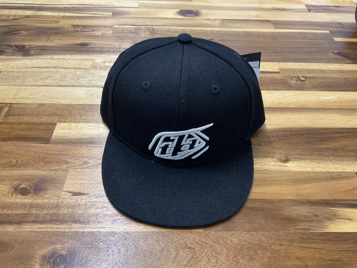 Youth Flat Bill Snapback ; Cropped Badge 1