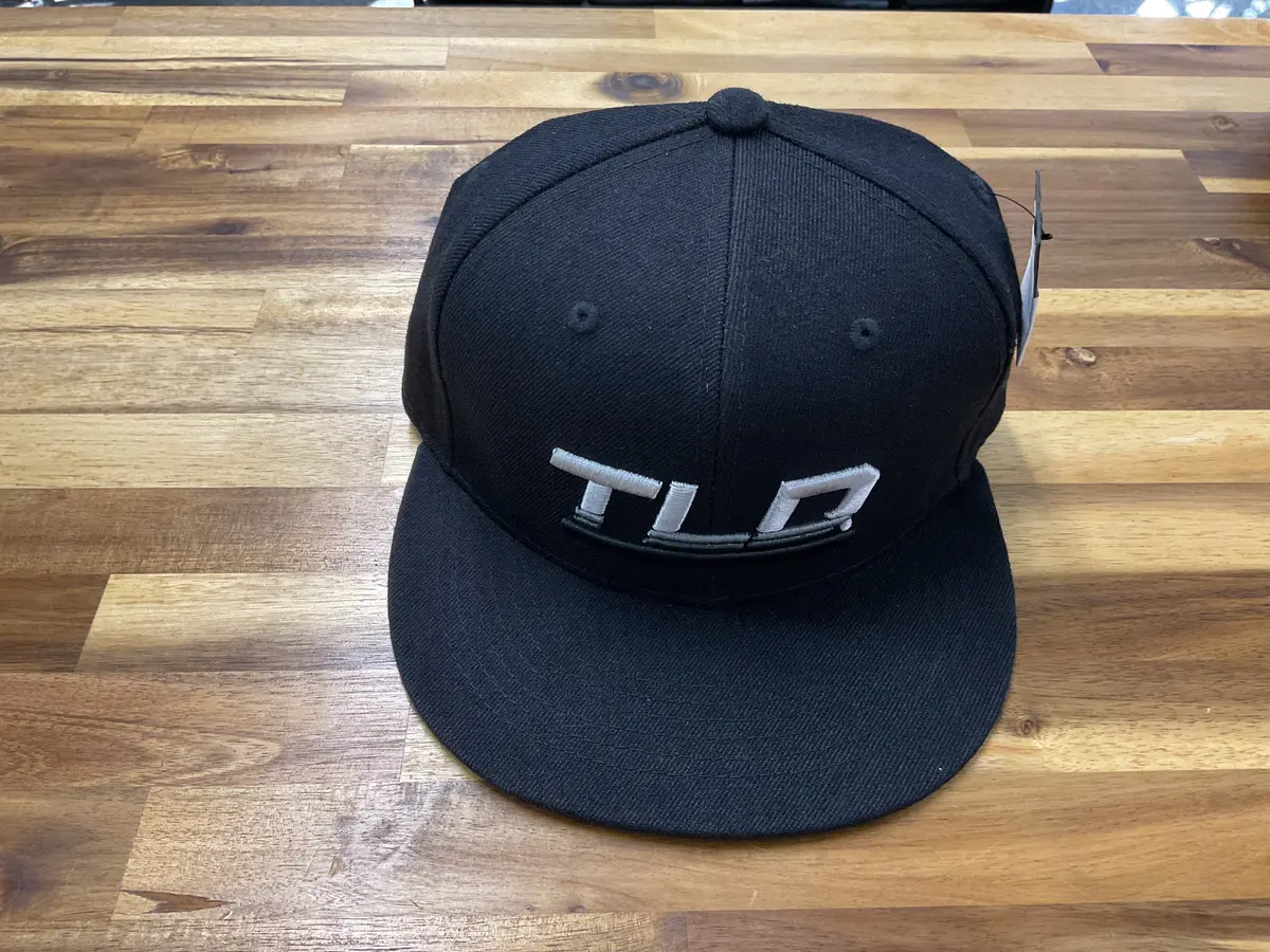 Flat Bill Snapback ; Speed 1
