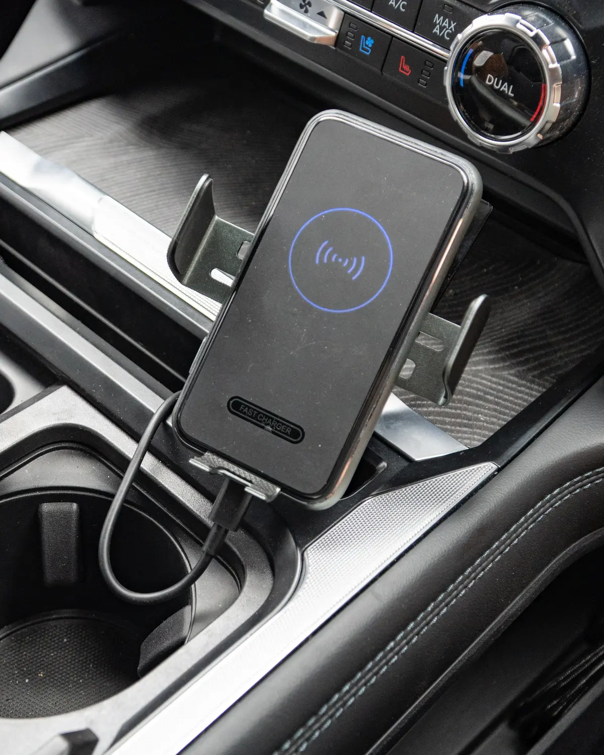 Uhf / Phone Charger Mount To Suit Ford F250 / F350 2