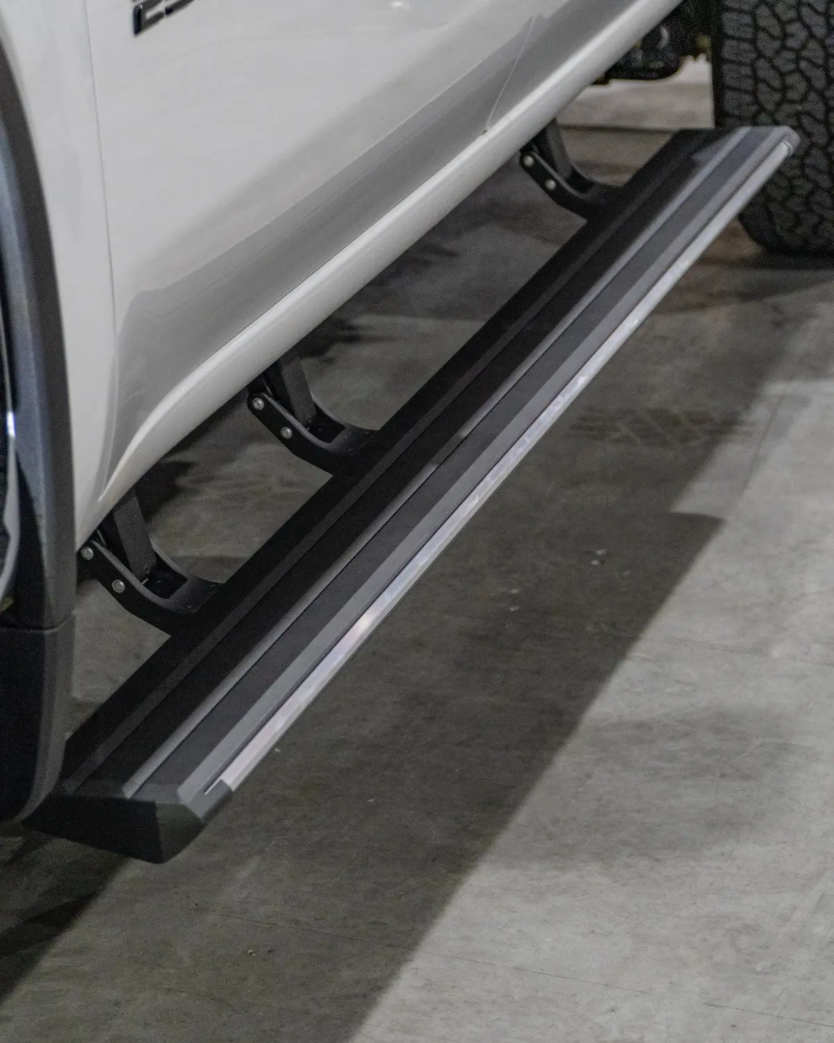 Electric Side Steps To Suit Chev 2500Hd 2021 On 1