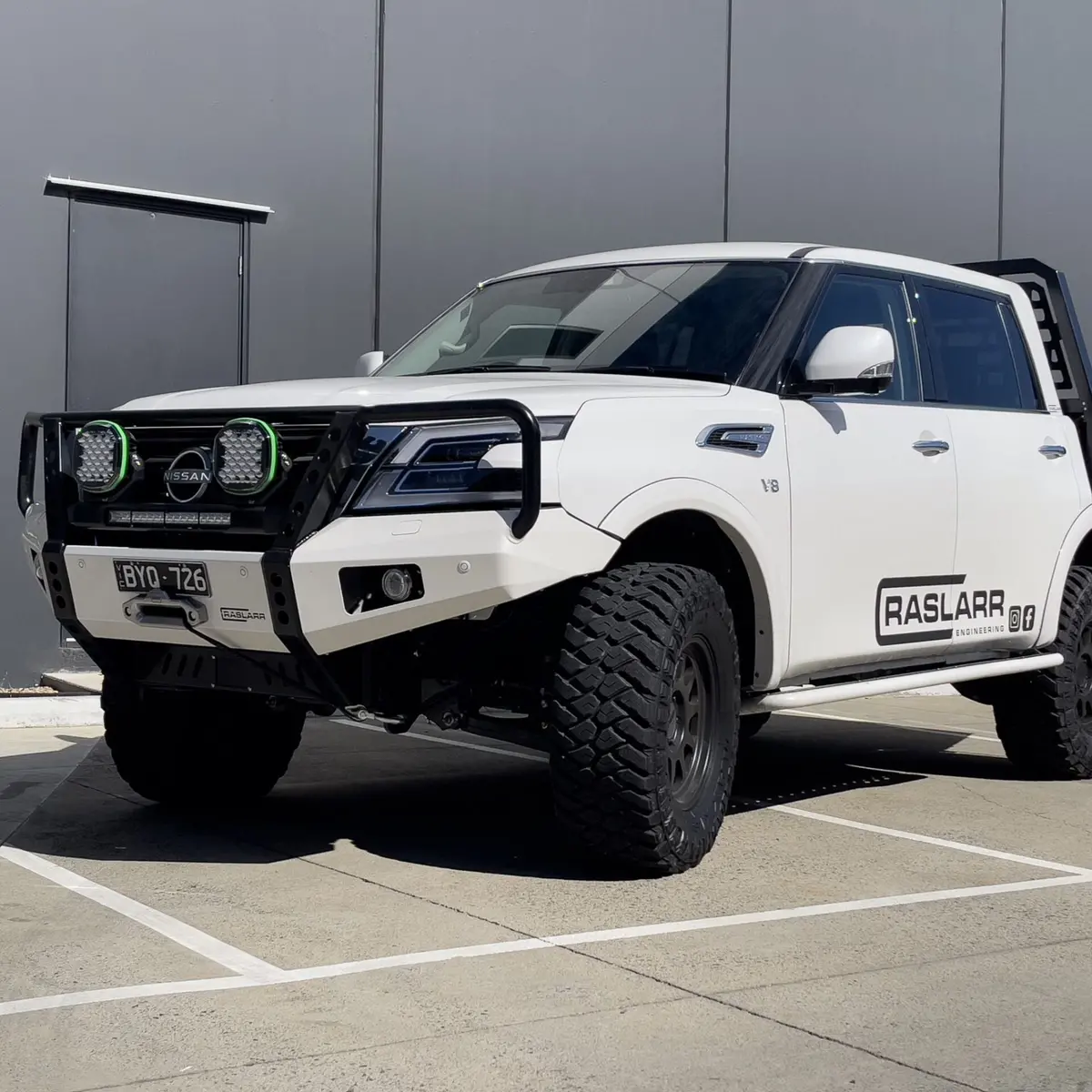 S5 Y62 Nissan Patrol Hooped (Dallas) Bull Bar 1