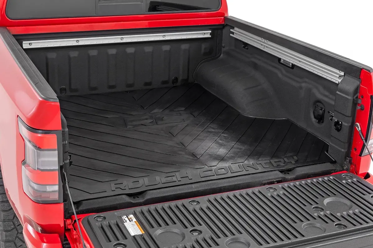Bed Mat | 5' Bed | Rc Logo | Nissan Frontier 2Wd/4Wd (2005-2025) 1