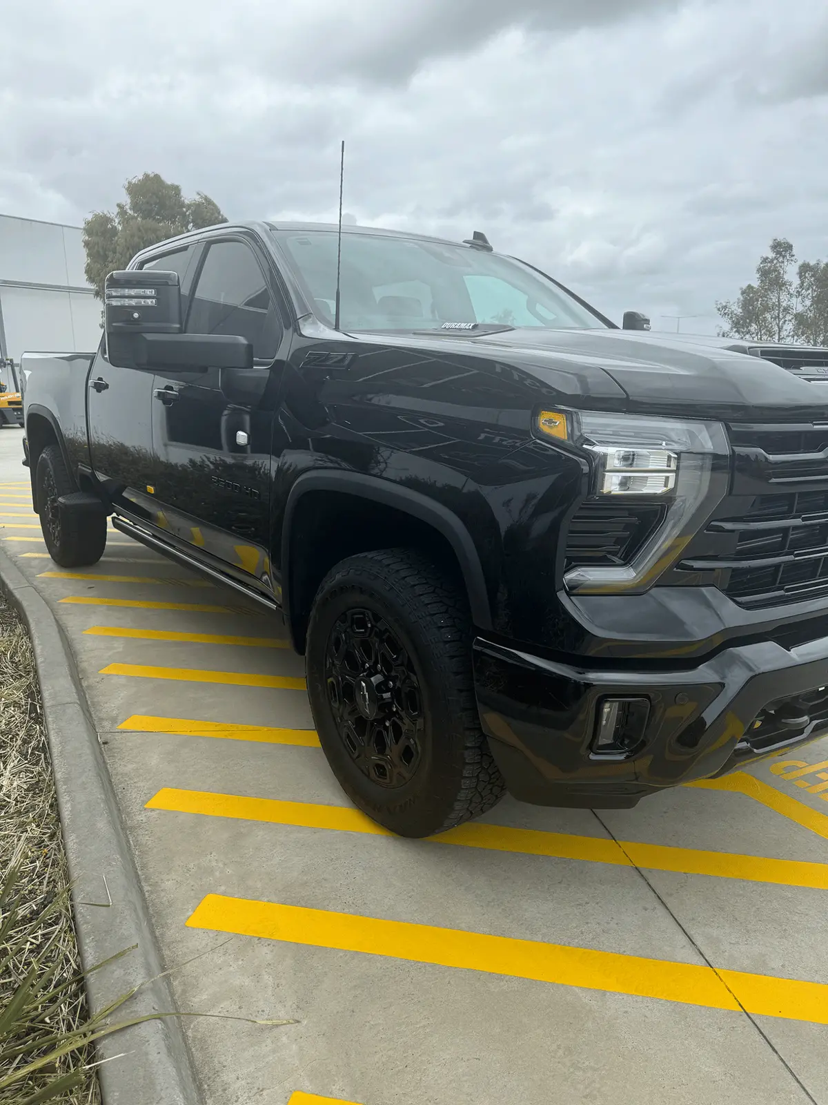 Ori Chevy Silverado 2500Hd 2024+ Electric Steps 1